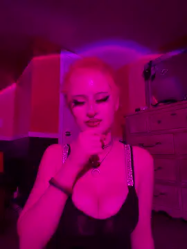 whimsicallylusty online show from June 2, 4:52 pm