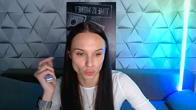 NicoleMerz online show from May 28, 6:39 pm