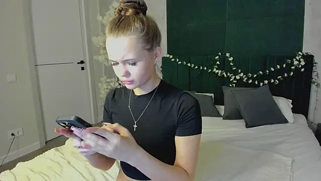 Ella Butler online show from July 9, 9:33 am