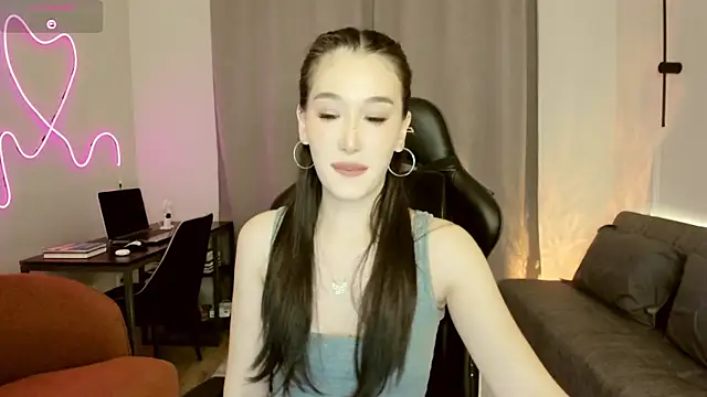 lilly mighty online show from July 1, 5:12 pm