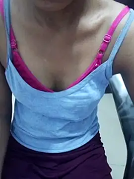 Snapshot of sexy_kajal9 chatting on June 9, 3:17 am sexy kajal9 online show from June 9, 3:17 am