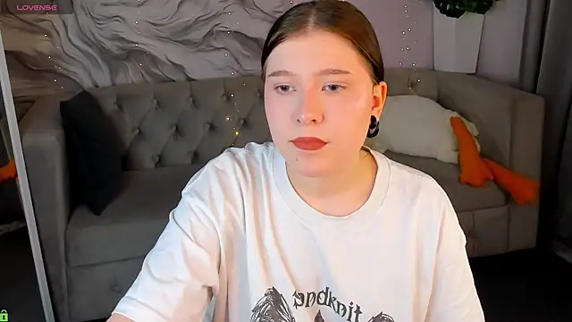 Kylie-Voss online show from June 9, 3:39 am