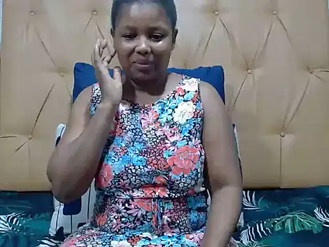 Mellowkittyyellow online show from June 27, 1:50 pm