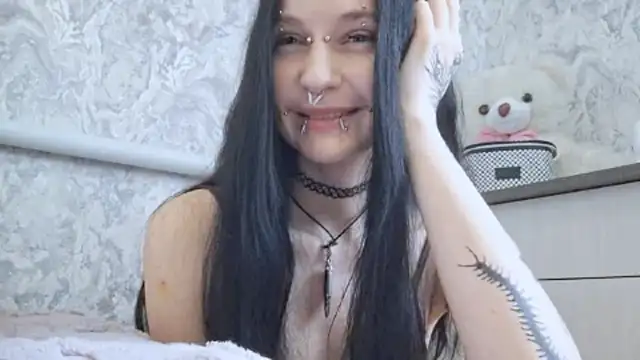KrissyHiott online show from June 15, 4:23 am