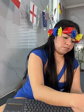 ValentinaLuciana online show from June 18, 3:39 pm