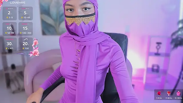 naomi lara online show from June 4, 3:27 pm