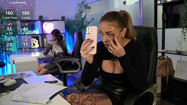 BabesGoWild online show from November 26, 8:04 am