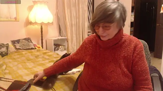 Sharon Amore online show from February 11, 5:25 pm