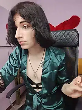MickeQuinee online show from June 25, 11:23 am