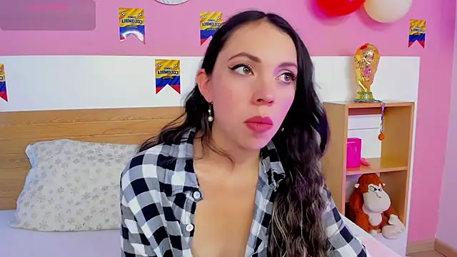 AshleyBenoitt online show from June 24, 1:43 pm