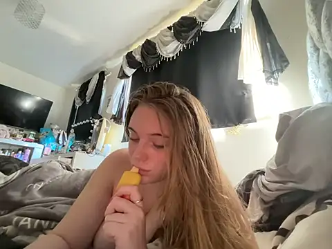 Violetsinxx online show from August 3, 9:15 am