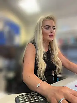BarbieLeahX online show from June 10, 2:27 pm