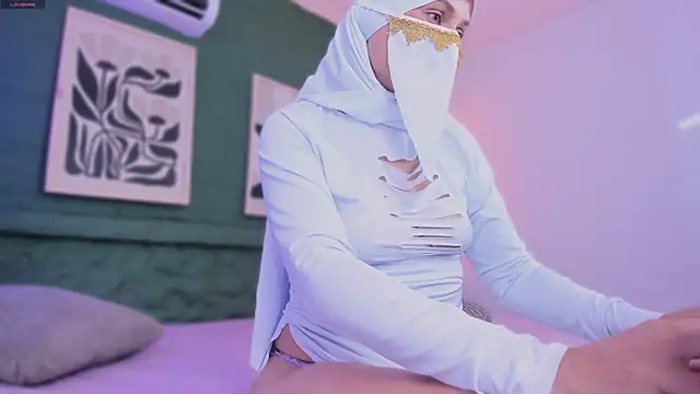 aisha k online show from July 11, 11:05 pm