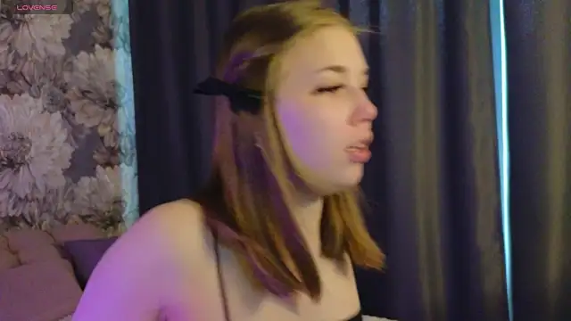 jenny7474 online show from June 22, 3:47 am