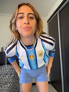 NicoleWilder online show from June 25, 1:46 pm