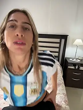 NicoleWilder online show from June 16, 7:26 pm