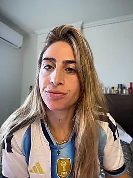 NicoleWilder online show from June 26, 1:56 pm
