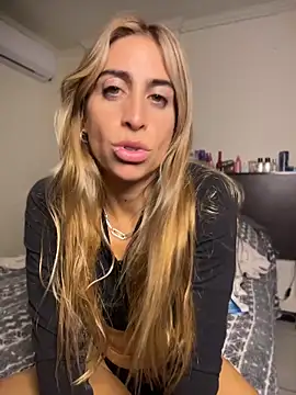 NicoleWilder online show from July 1, 3:00 pm