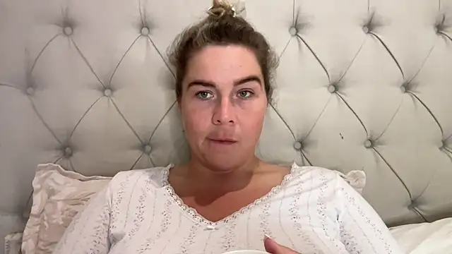 erincheshire online show from July 6, 7:16 pm