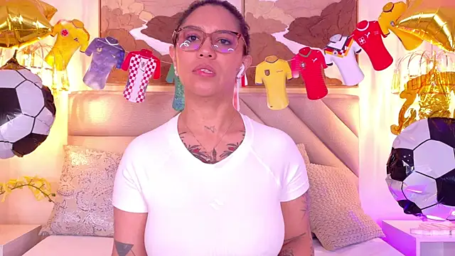 Sharlot18 online show from June 25, 11:56 am