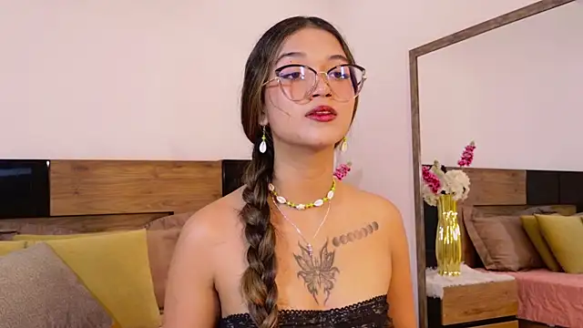 CassieMills online show from July 6, 12:10 pm