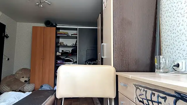 EllanFernandes online show from June 18, 9:14 am