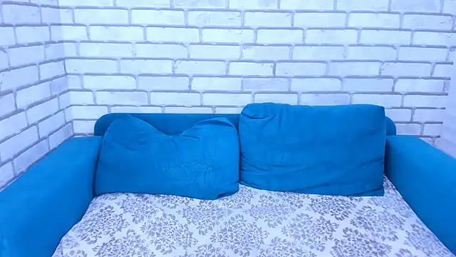 RoxyyLuxe online show from August 3, 7:23 am