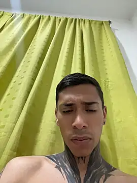 alejoggg1 online show from July 24, 8:38 pm