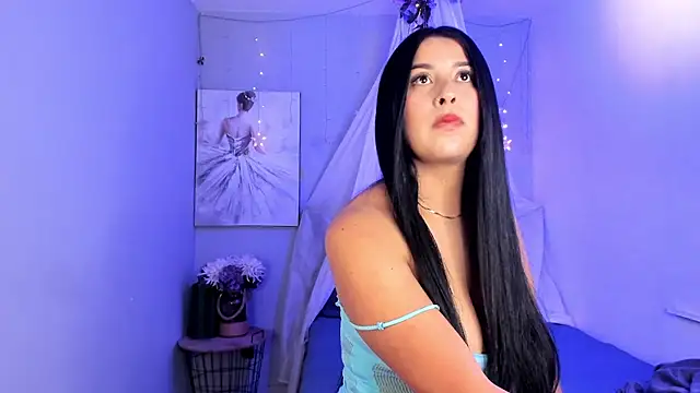 danaee shy online show from June 18, 8:25 pm