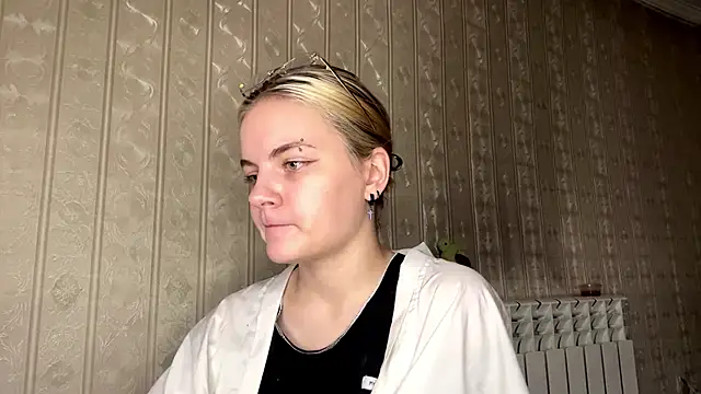 KimWarner online show from June 27, 8:37 am