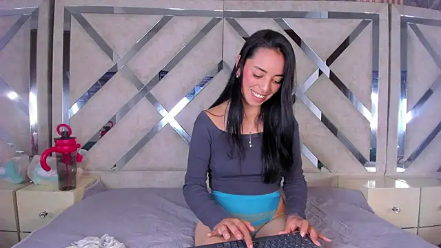 Violeta Harlow online show from August 6, 9:55 pm