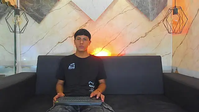 EMILIANO BLESS online show from June 24, 7:13 pm