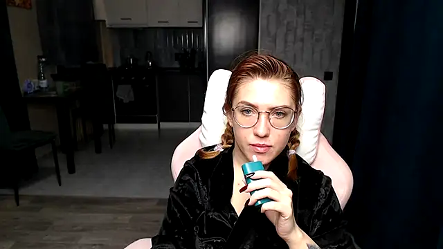 Reginasmilee online show from November 14, 6:57 am