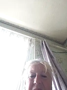 EmmaSwan555 online show from June 25, 1:24 pm