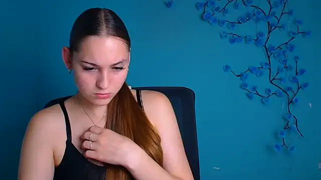 Holly Mooon  online show from July 6, 12:32 pm