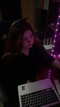 JosieLawton online show from July 26, 7:10 pm