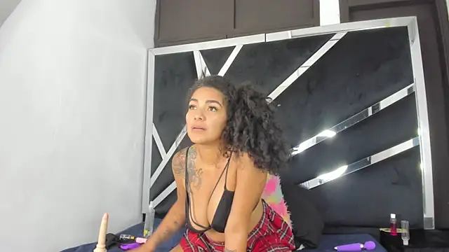 Chloe xht online show from July 28, 7:39 pm