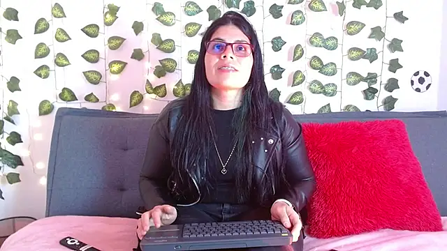 isabella black1 online show from August 3, 10:26 pm