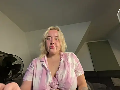 ItsHarleyMonroe online show from August 7, 11:45 pm