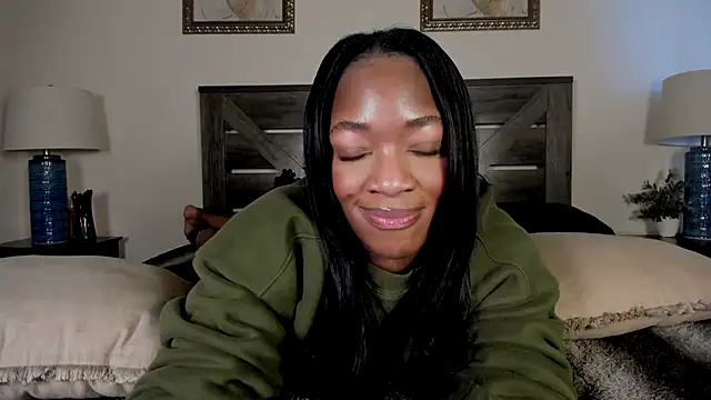 nicolesolace online show from April 14, 9:15 pm