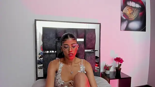 LILA DERECK online show from August 4, 1:00 am