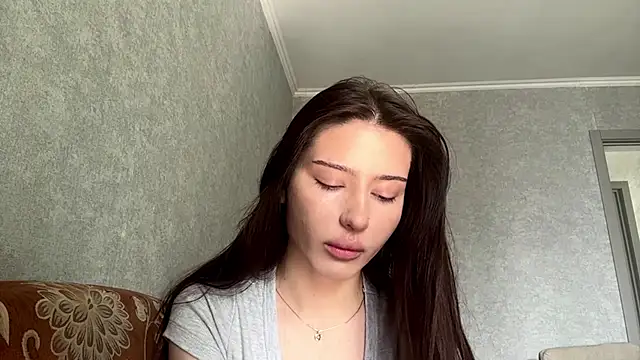 LindsayBartrop online show from August 5, 7:04 am