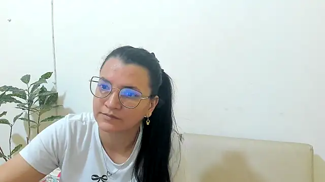 MARILYN GARCIA online show from April 24, 1:25 pm