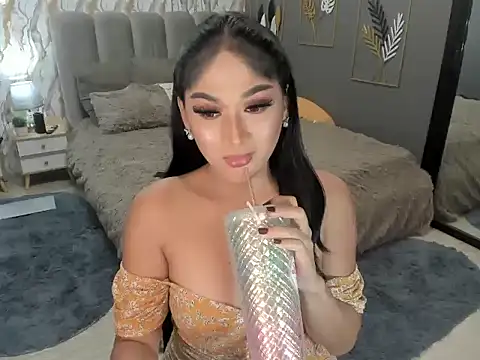 Snapshot of LegendaryNicole chatting on October 17, 10:57 pm LegendaryNicole online show from October 17, 10:57 pm