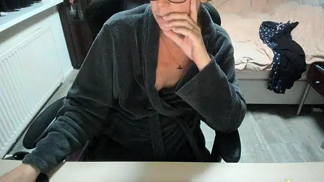 minoesje37 online show from October 28, 8:46 pm