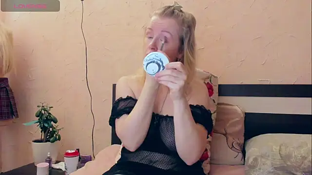 I AM MILF online show from April 16, 7:19 am