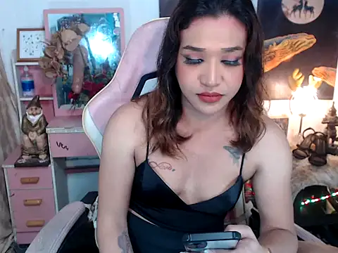 MERRYmeMARIAts online show from November 12, 2:37 pm