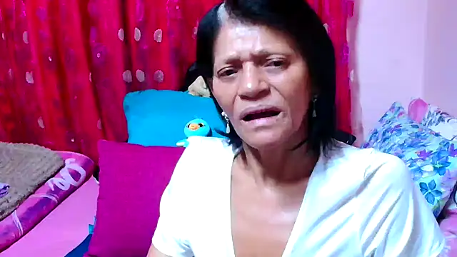 SLUTTYROXY online show from September 19, 6:34 am