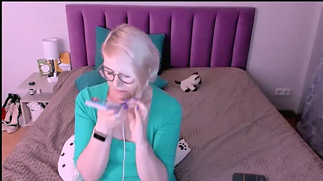 sabrinamacmarren online show from November 9, 6:37 pm