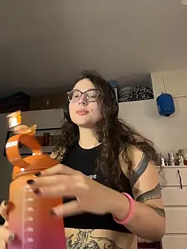 ladyturtle online show from June 15, 10:54 pm